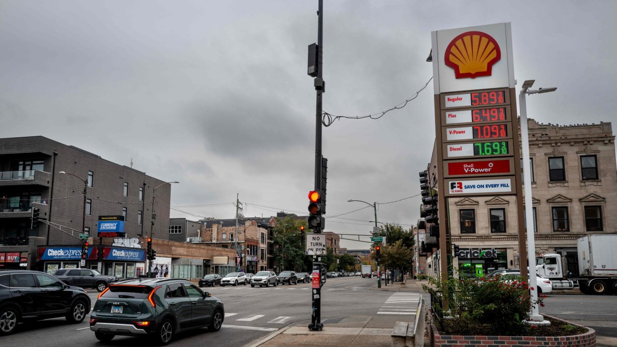 Gas prices are displayed at a station in Chicago, Illinois, U.S., Oct. 15, 2026. (AFP Photo)