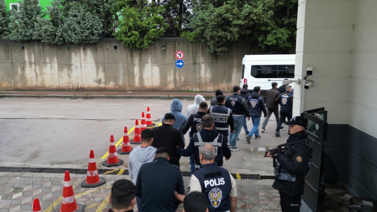 Police officers detain suspects during an operation, Kocaeli, Türkiye, Oct. 15, 2026. (AA Photo)