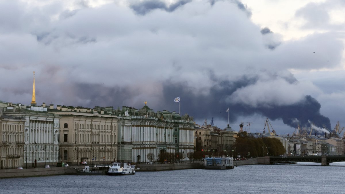 A view of the Palace Embankment as smoke rises from a fire at the St. Petersburg Oil Terminal in St. Petersburg, Russia, Oct. 18, 2026. (EPA Photo)