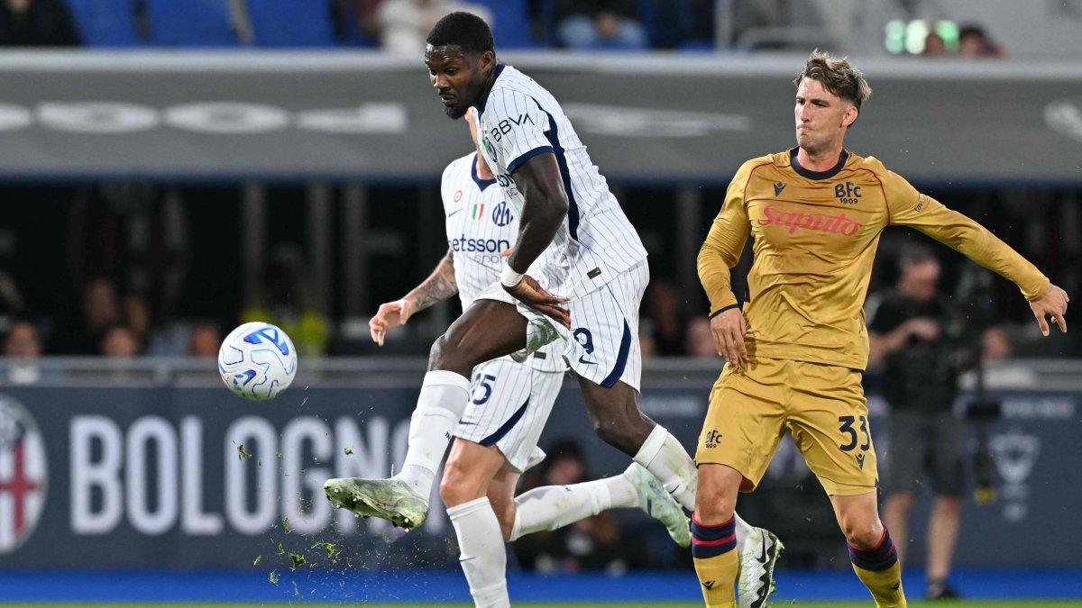 Inter Milan's French forward Marcus Thuram kicks the ball during the Italian Serie A match against Bologna at the Renato Dall'Ara stadium in Bologna, Italy, Oct. 17, 2026. (AFP Photo)