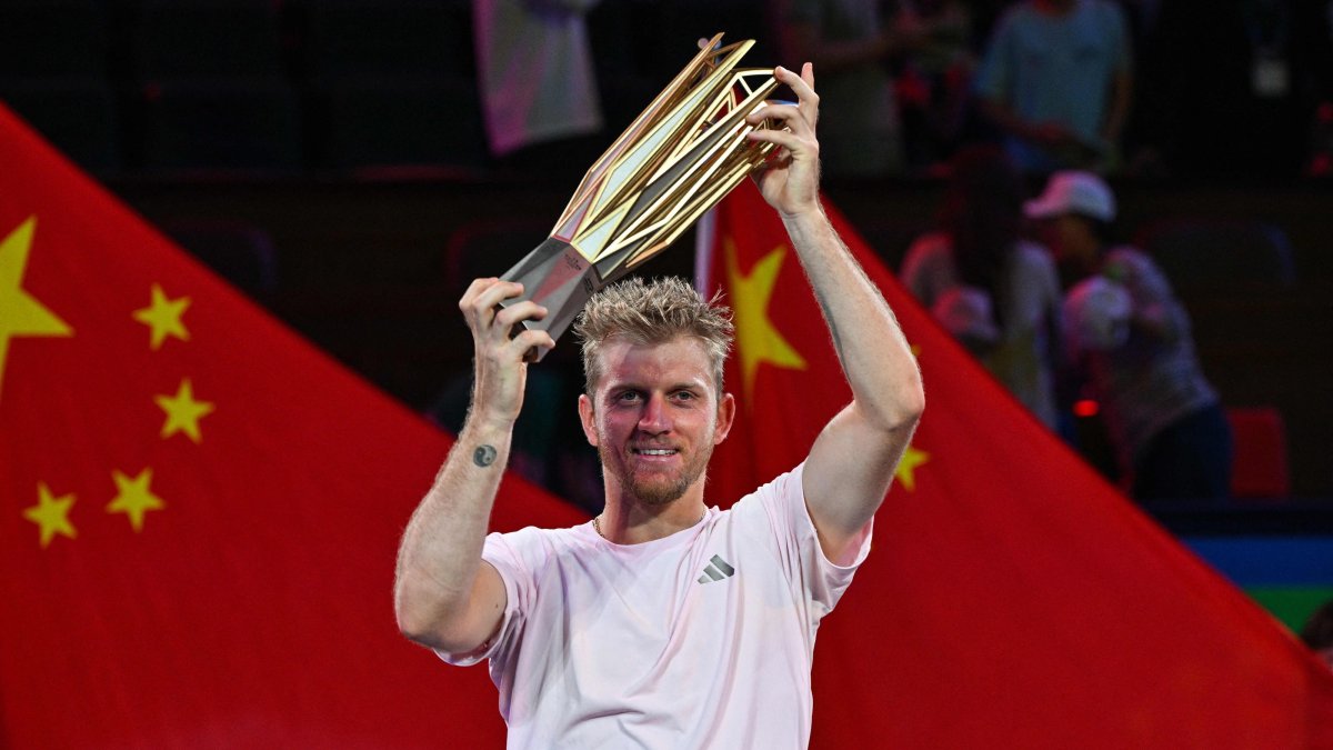 Spain's Alejandro Davidovich Fokina poses with the Shanghai Masters trophy after his final victory over compatriot Rafael Jodar, in Shanghai, China, Oct. 18, 2026. (AFP Photo)