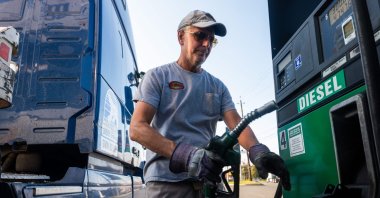 A gas station employee fills a truck up with diesel fuel, Bayonne, New Jersey, U.S., Oct. 16, 2026. (AFP Photo)