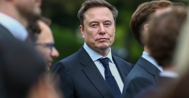 Tesla, SpaceX and X CEO Elon Musk attends a press briefing held by U.S. President Donald Trump with AI executives following a meeting on artificial intelligence, outside the West Wing of the White House, Washington, U.S., Sept. 29, 2026. (Getty Images Photo)