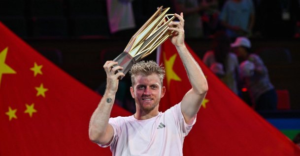 Spain's Alejandro Davidovich Fokina poses with the Shanghai Masters trophy after his final victory over compatriot Rafael Jodar, in Shanghai, China, Oct. 18, 2026. (AFP Photo)