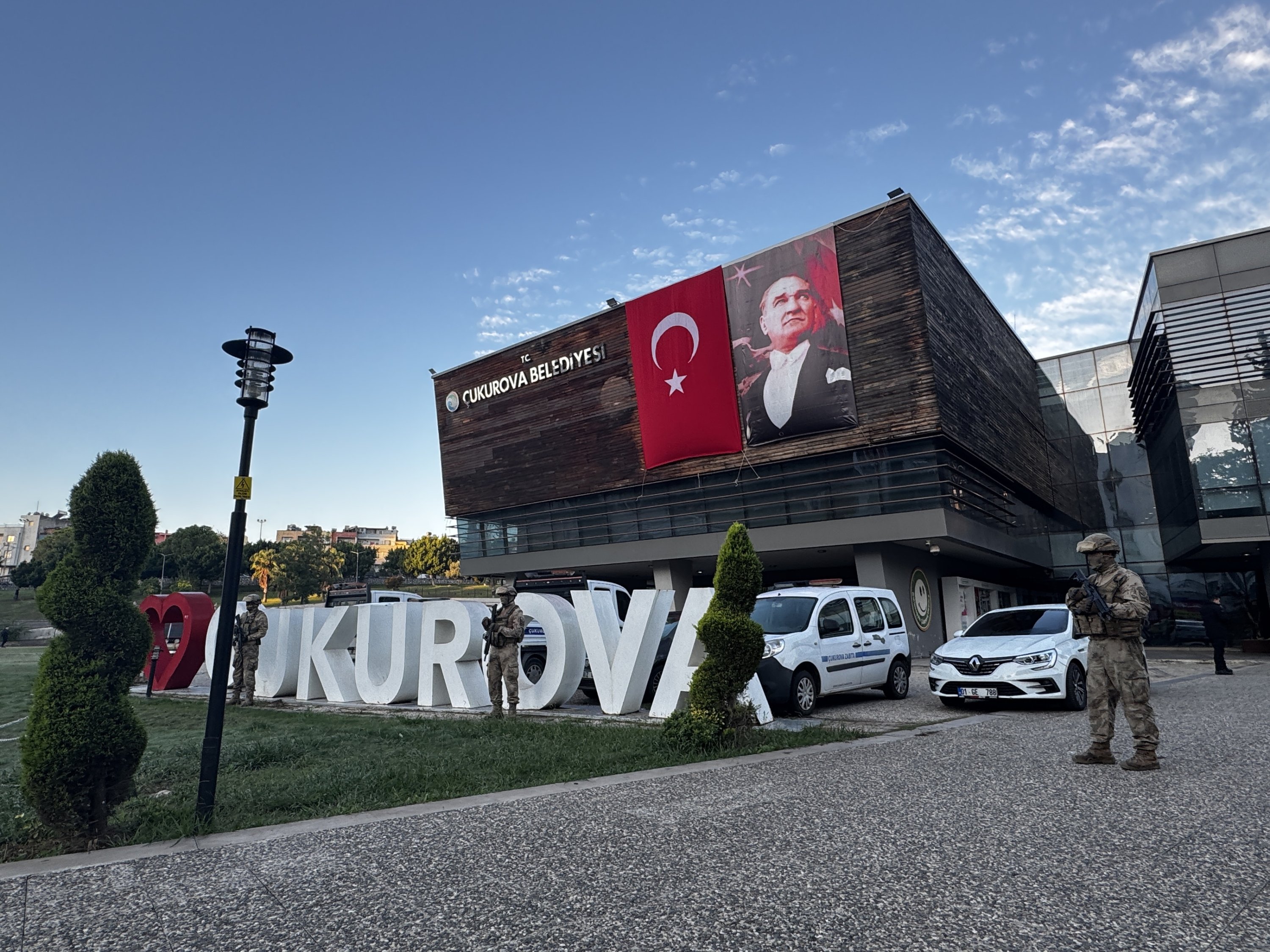 Former, incumbent mayors detained over corruption in southern Türkiye