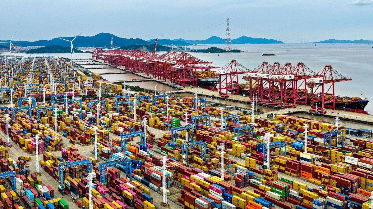 Containers are seen at the Ningbo-Zhoushan port in Ningbo, eastern Zhejiang Province, China, Oct. 15, 2026. (AFP Photo)