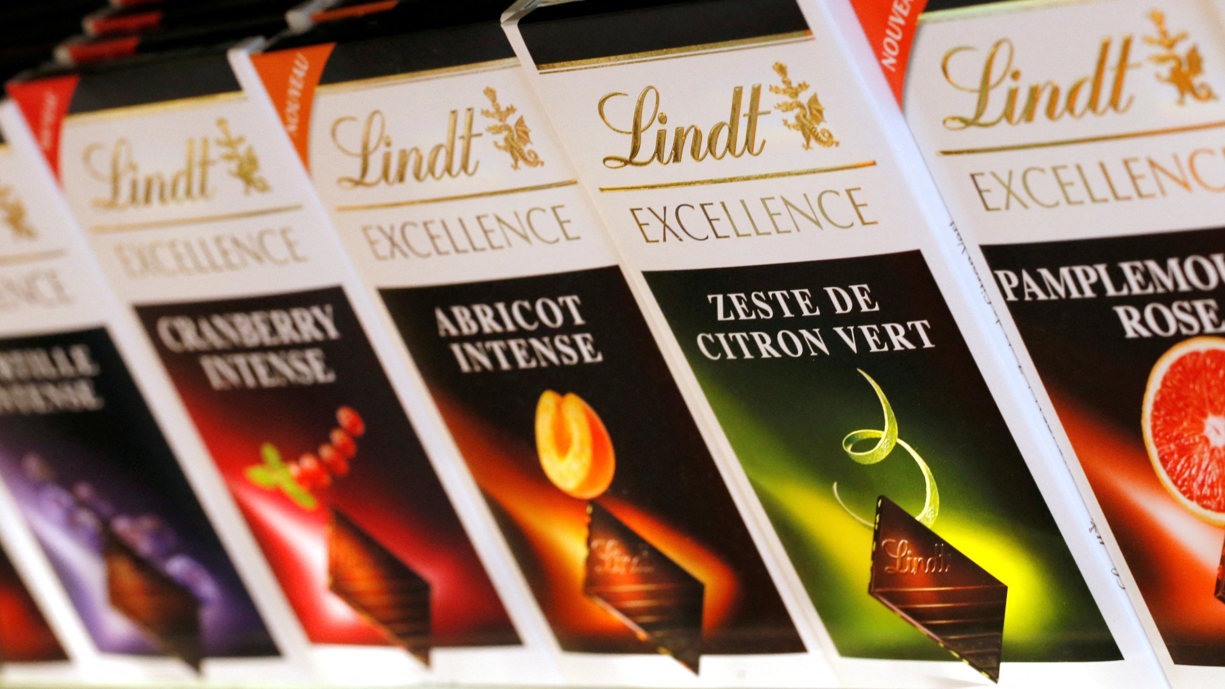 Chocolate bars of Swiss chocolate maker Lindt are pictured in a store in Paris, France, July 20, 2017. (Reuters Photo)