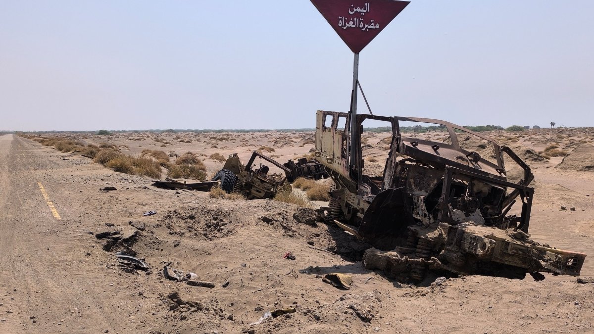 Destroyed military vehicles reportedly belonging to Saudi-backed forces sit along a road following fighting between Houthi fighters and the Saudi-led coalition near Mokha, Yemen, Oct. 17, 2026.(AFP Photo)