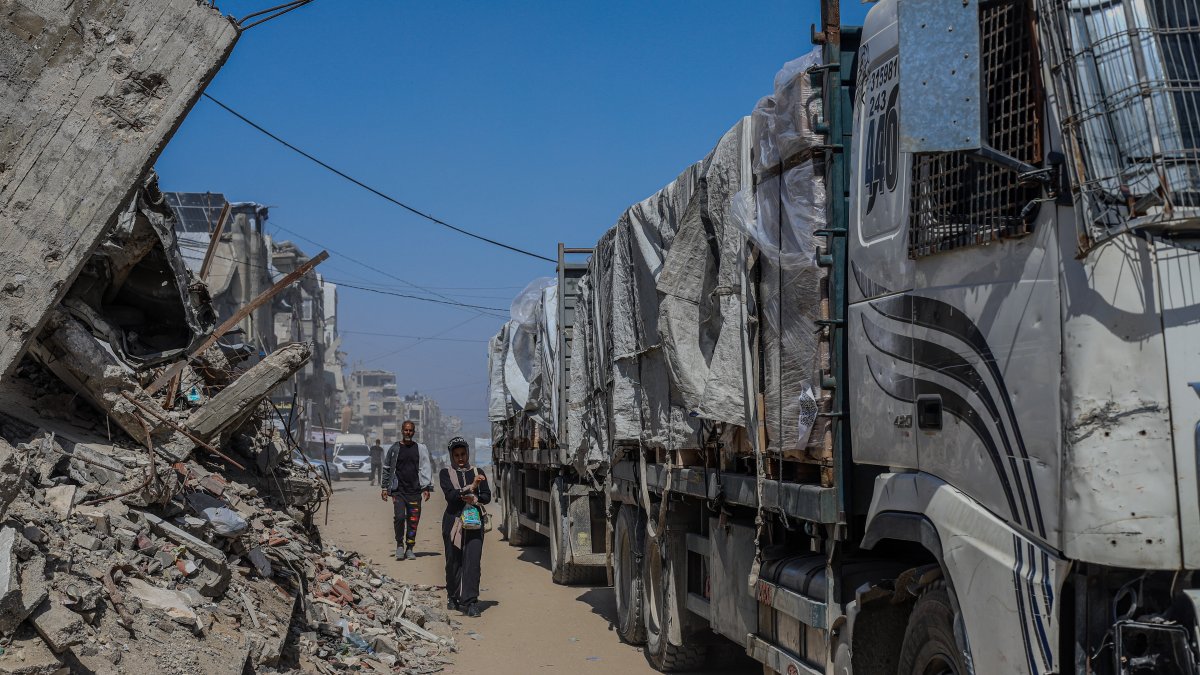 Humanitarian aid trucks drive across northern Gaza after entering through Zikim, April 13, 2026. (AFP Photo)