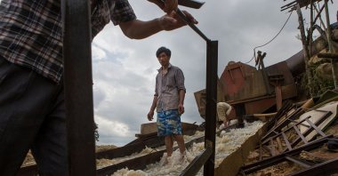 Chinese gold miners remove grates from a large waterway used to separate and trap the heavier gold from the soil at a gold mining site, Laiza, Kachin State, Myanmar, July 9, 2014. (Getty Images Photo)