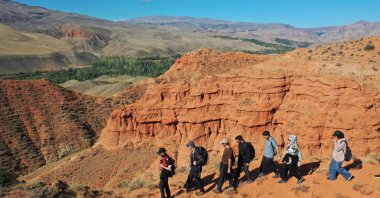  A group of hikers exploring the Bayam Red Badlands, Kars, Türkiye, Oct. 18, 2026. (AA Photo)