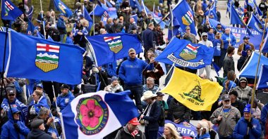 Supporters of a non-binding referendum on Alberta sovereignty gather outside the provincial legislature for an independence rally two days before polls close, in Edmonton, Alberta, Canada Oct. 17, 2026. (Reuters Photo)