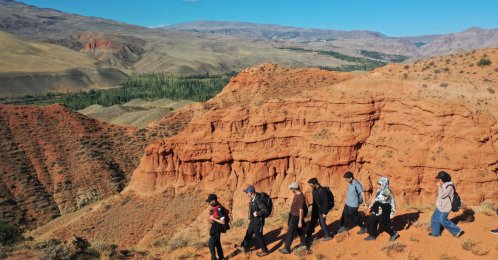  A group of hikers exploring the Bayam Red Badlands, Kars, Türkiye, Oct. 18, 2026. (AA Photo)