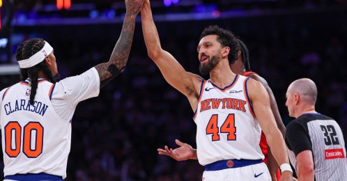 New York Knicks Landry Shamet (R) high fives point guard Jordan Clarkson during a NBA preseason match in New York, U.S. Oct 15, 2026. (Reuters Photo)