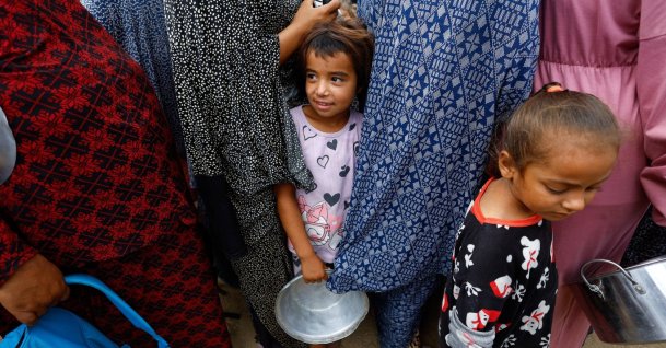 Palestinians wait to receive food from a soup kitchen funded by the WFP, in Deir al-Balah, in the central Gaza Strip, Palestine, Oct. 18, 2026. (Reuters Photo)