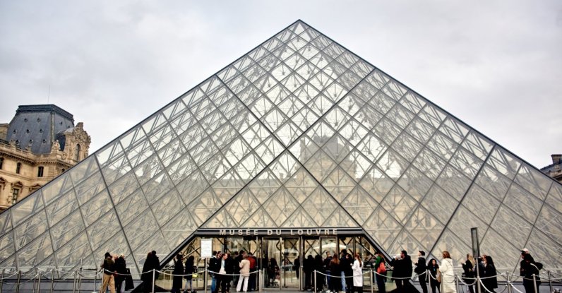 The entrance of the Louvre Pyramid, two weeks after a robbery at the Louvre, Paris, France, Nov. 3, 2025. (Getty Images Photo)