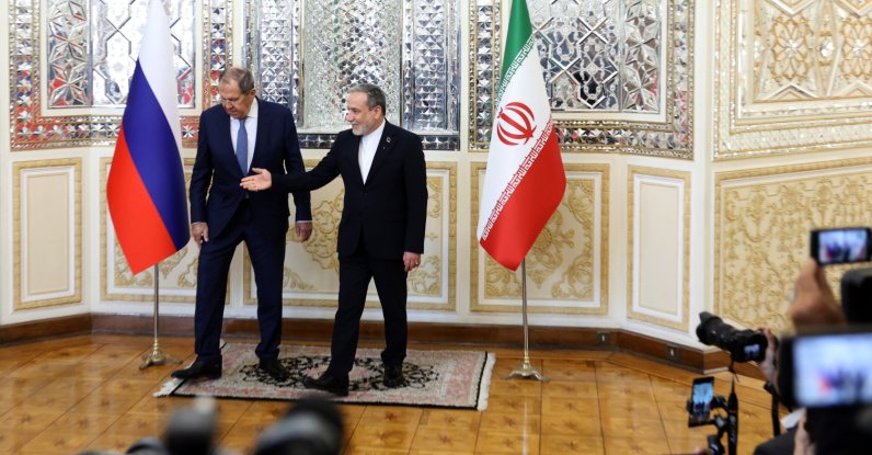 Iranian Foreign Minister Abbas Araghchi (R) welcomes Russian Foreign Minister Sergey Lavrov (L) in Tehran, Iran, Oct. 19, 2026. (EPA Photo)