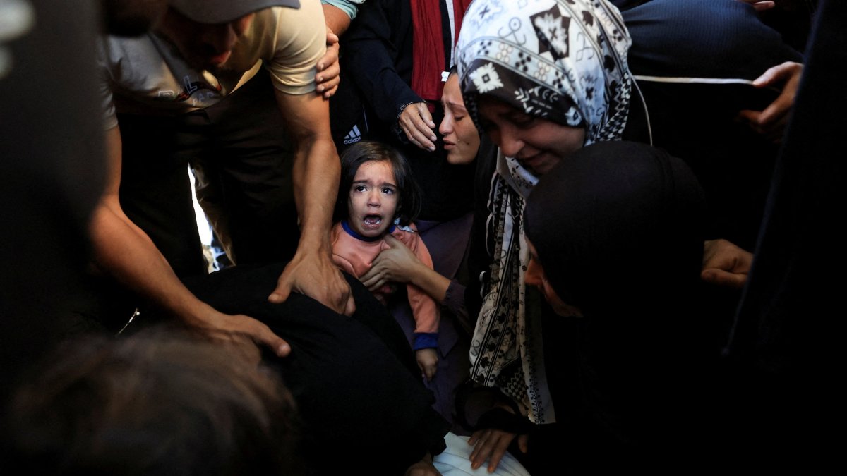 Mourners react during the funeral of Palestinian Tamer al-Sabagh, who was killed in an Israeli strike yesterday, in Gaza City, Palestine, Oct. 20, 2026. (Reuters Photo)