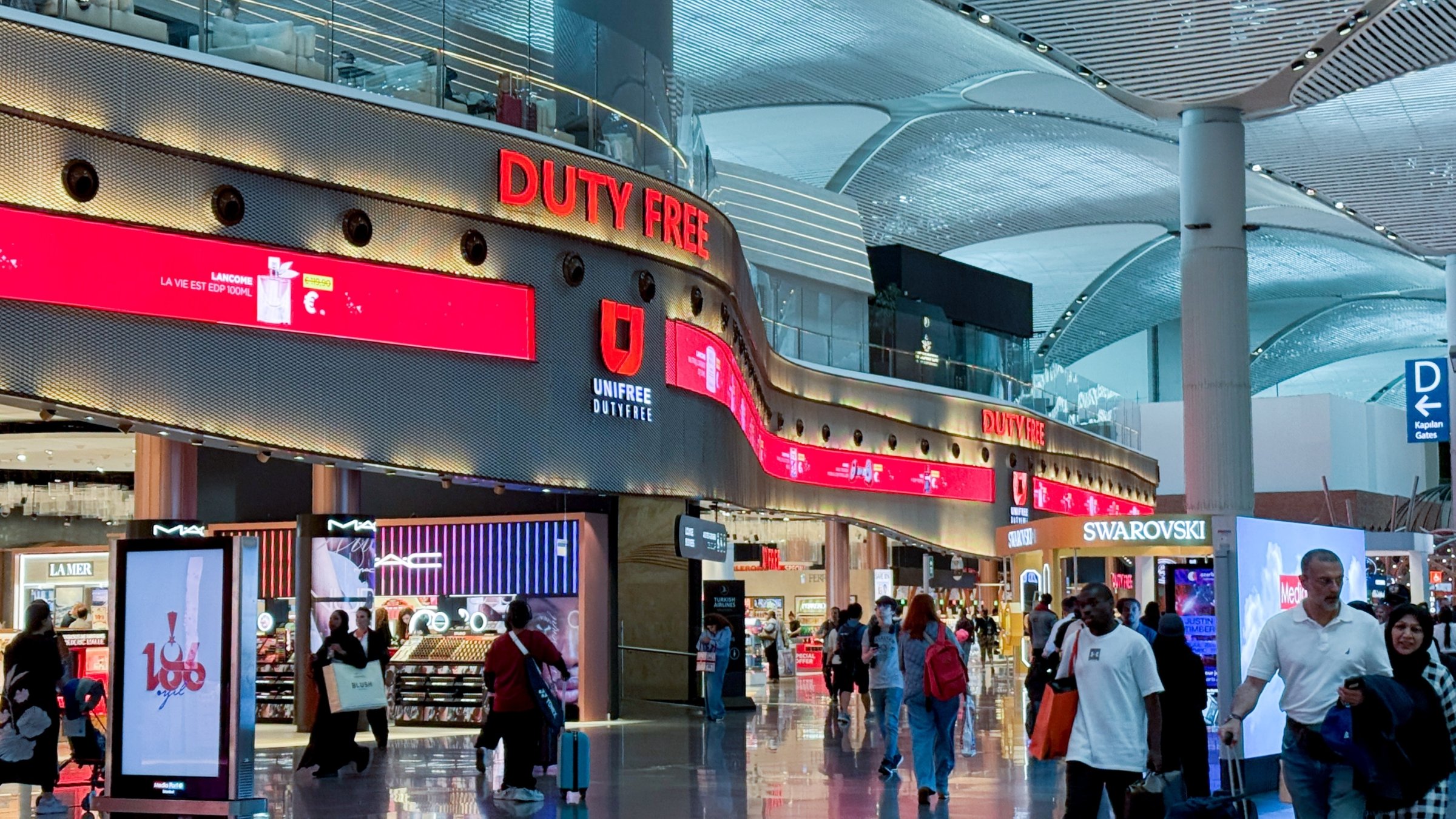 A duty-free zone at Istanbul Airport, Istanbul, Türkiye, June 5, 2025. (Shutterstock Photo)