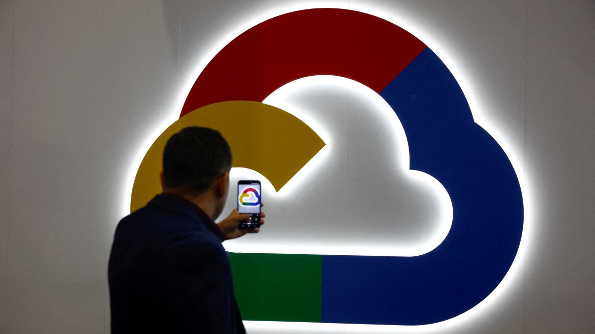 A person takes a photo of the Google Cloud logo during the 2025 Mobile World Congress (MWC) in Barcelona, Spain, March 4, 2025. (Reuters Photo)
