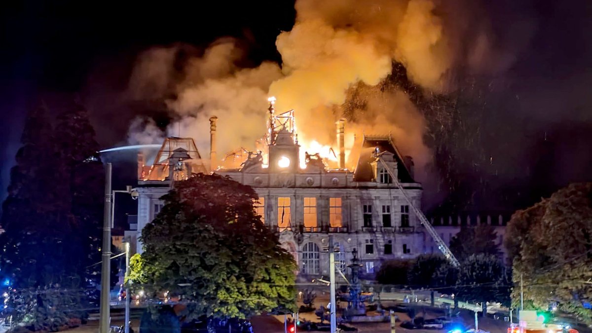 A fire engulfs City Hall after a group of people broke into the building during protests over the rising cost of living, Limoges, France, Oct. 17, 2026. (AFP Photo)