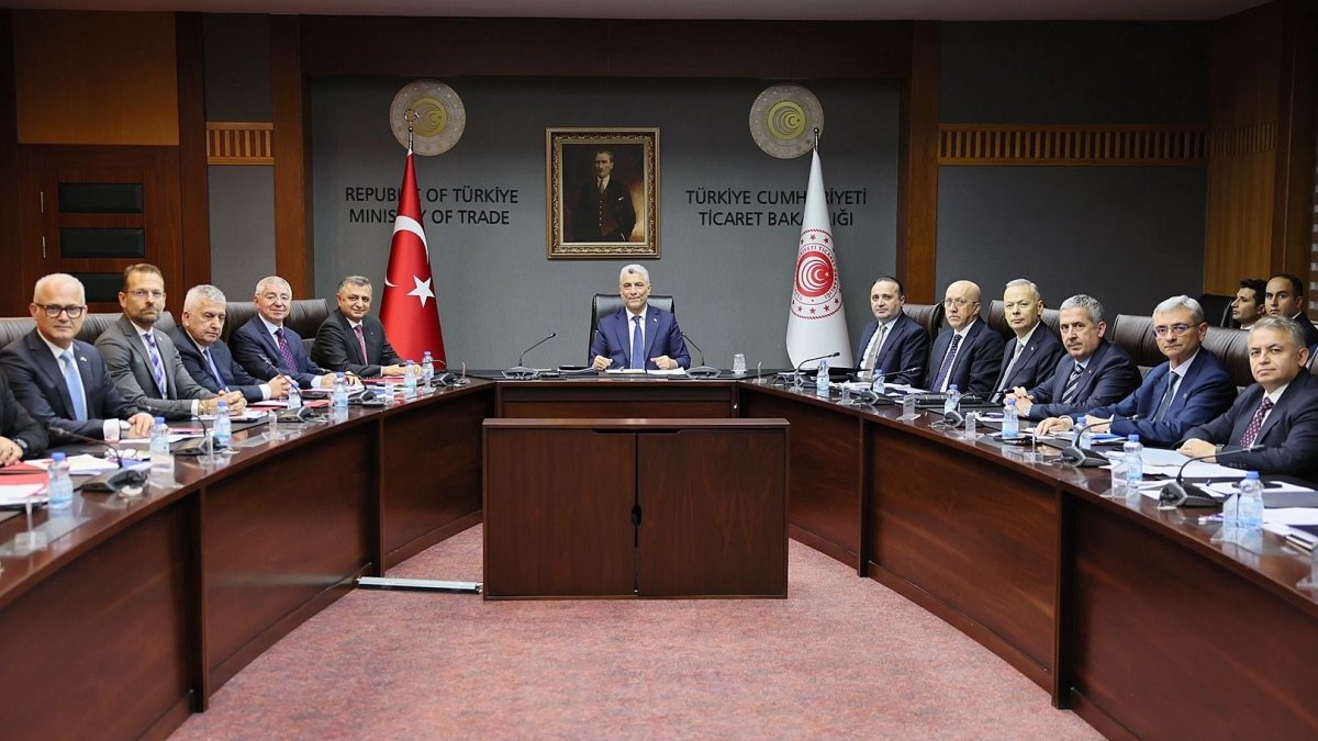 Trade Minister Ömer Bolat meets with representatives of the Turkish automotive industry, Ankara, Türkiye, Oct. 19, 2026. (AA Photo)