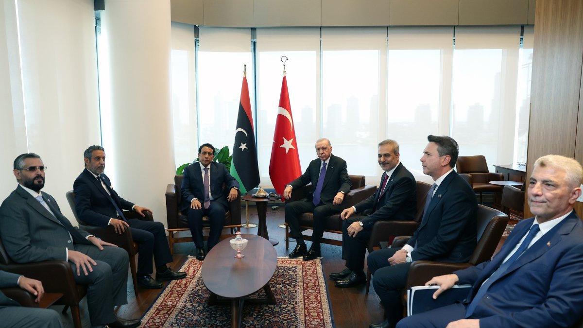 President Recep Tayyip Erdoğan meets Libyan Presidential Council Chair Mohamed el-Menfi (3rd L), New York, U.S., Sept. 21, 2026. (İHA Photo)