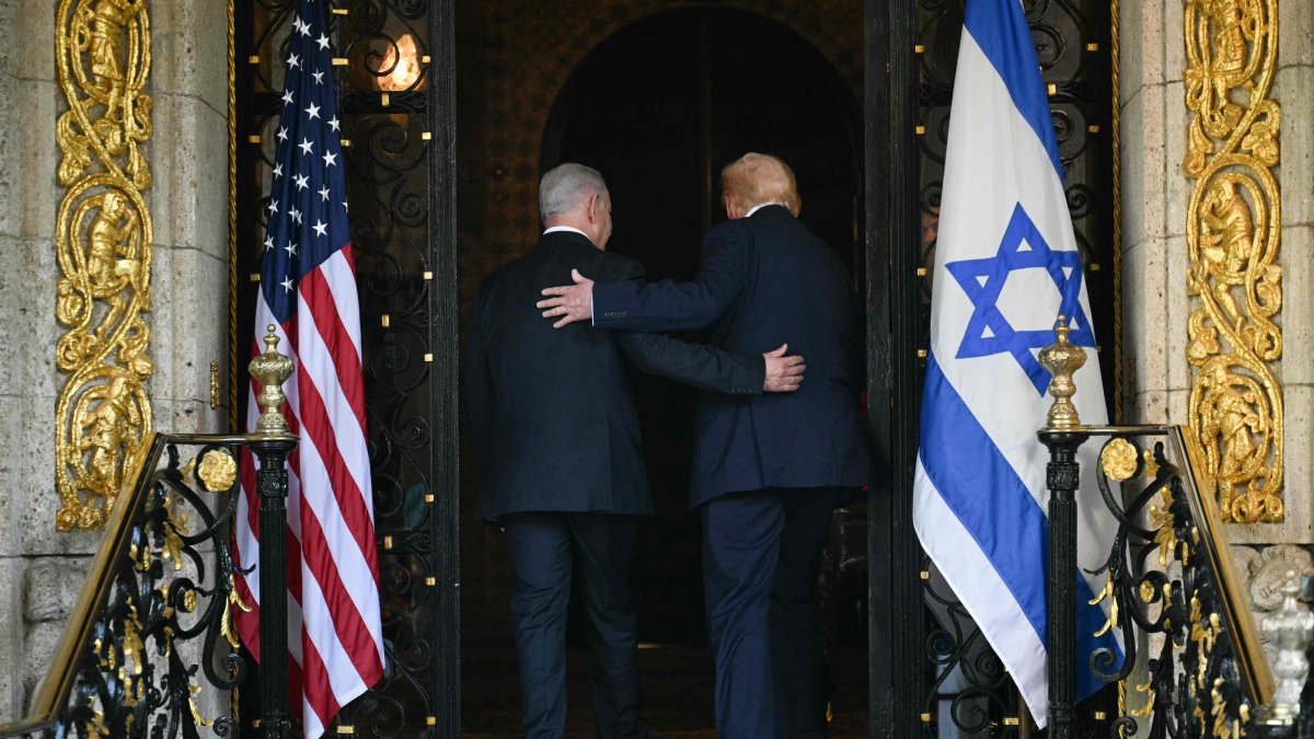 U.S. President Donald Trump and Israeli Prime Minister Benjamin Netanyahu walk inside after Netanyahu arrived at Trump’s Mar-a-Lago residence in Palm Beach, Florida, Dec. 29, 2025. (AFP Photo)