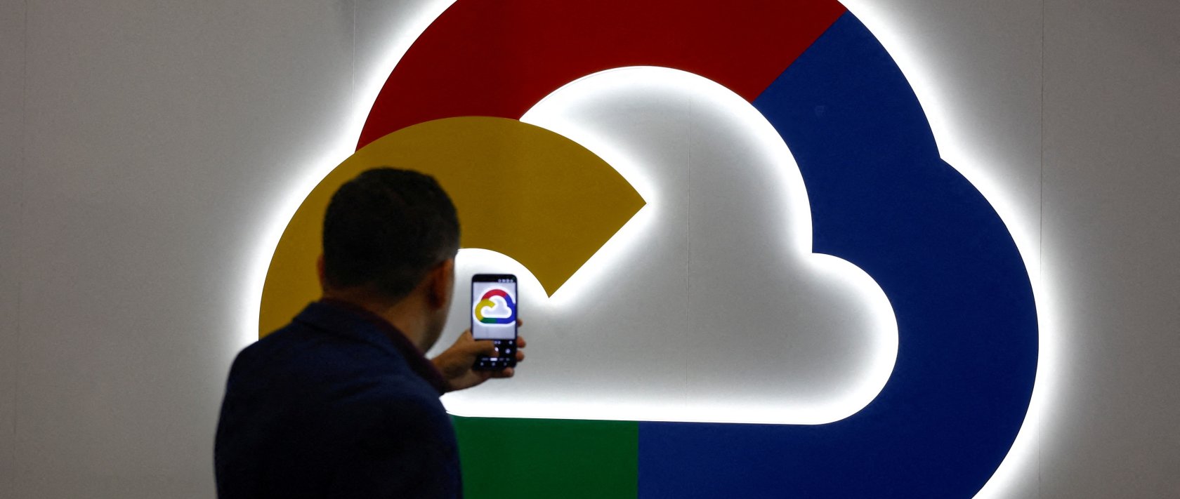 A person takes a photo of the Google Cloud logo during the 2025 Mobile World Congress (MWC) in Barcelona, Spain, March 4, 2025. (Reuters Photo)