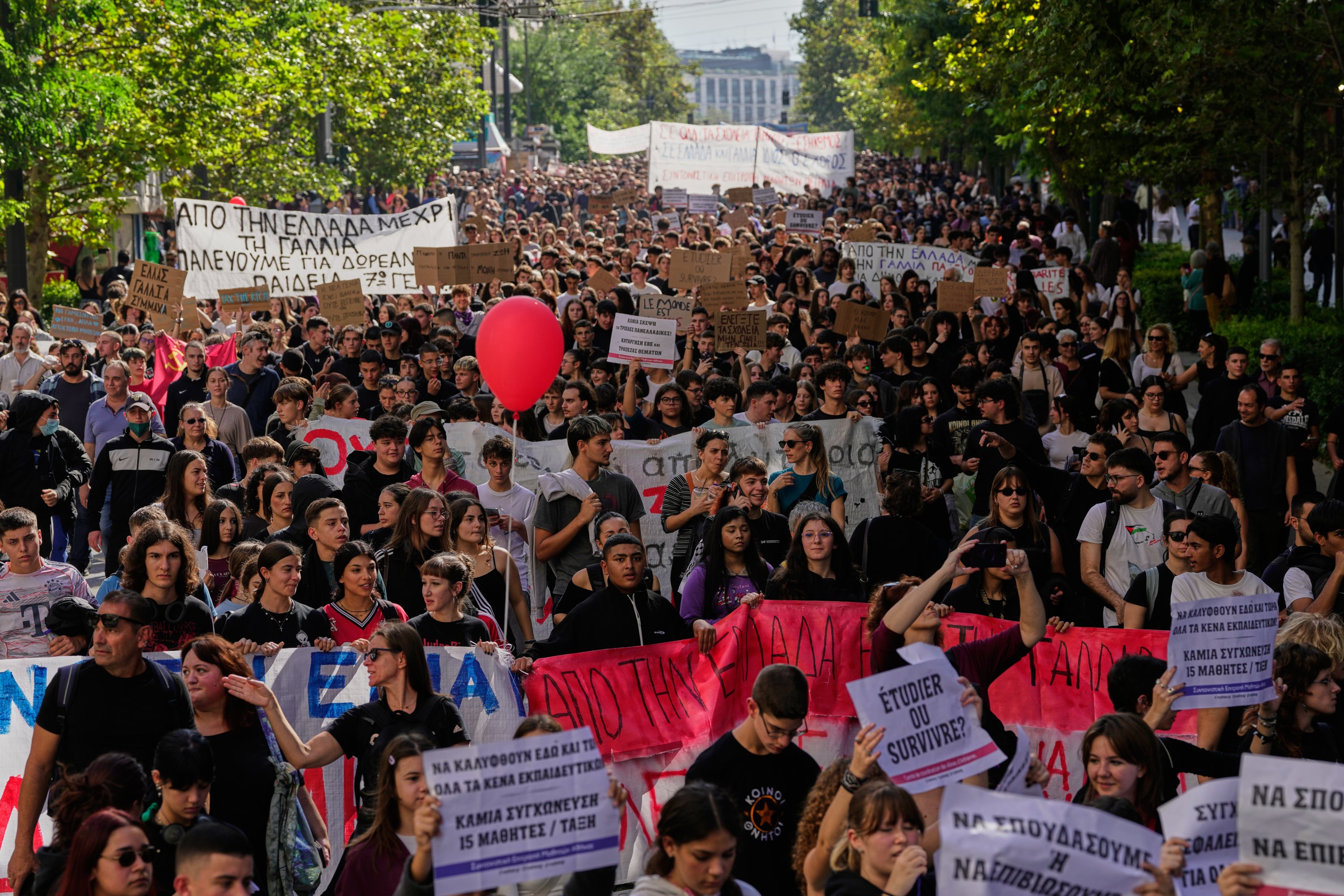 Thousands march in Greece in France-inspired student protests