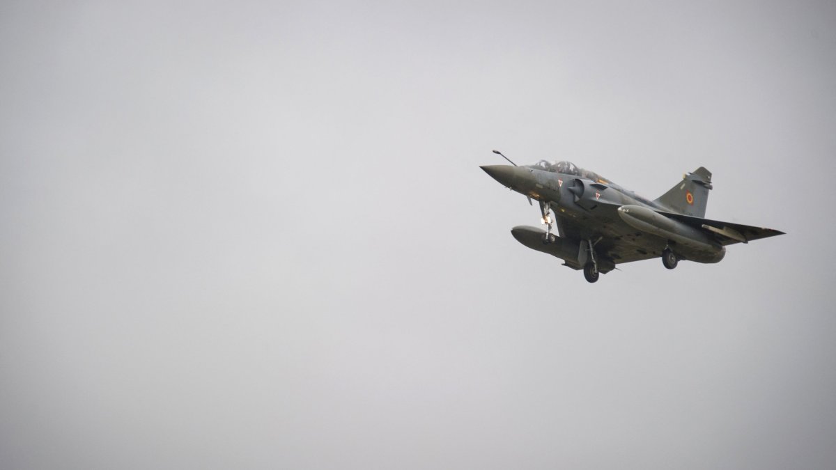 This file photo shows a Dassault Mirage 2000D jet fighter flying near the Nancy, France, Sept. 25, 2015. (AFP Photo)