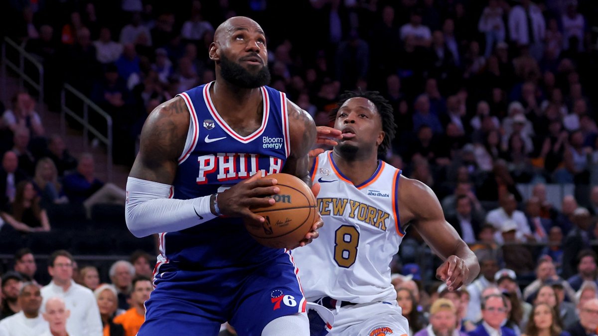 Philadelphia 76ers' LeBron James (L) looks to shoot the ball against New York Knicks' OG Anunoby during the fourth quarter at Madison Square Garden, New York City, U.S., Oct 20, 2026. (Reuters Photo)
