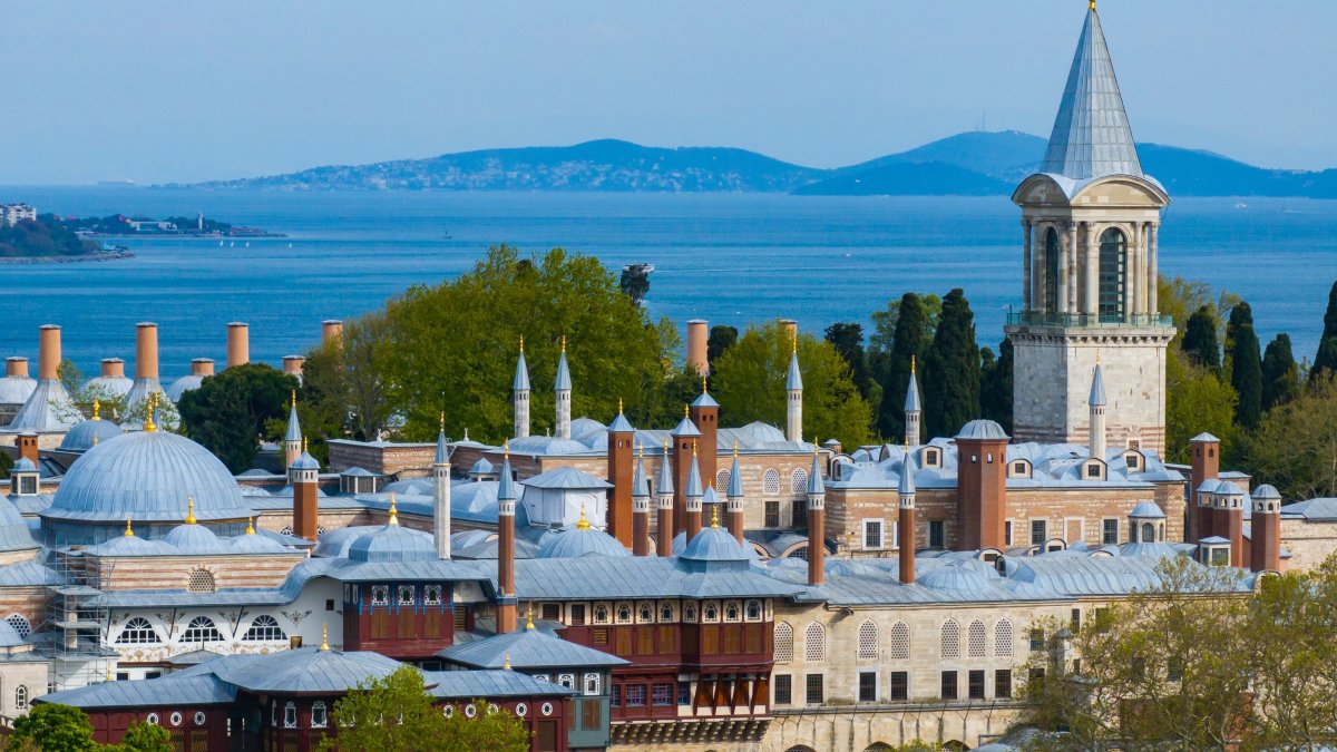 An aerial view of the Topkapı Palace, Istanbul, Türkiye. (Shutterstock Photo)