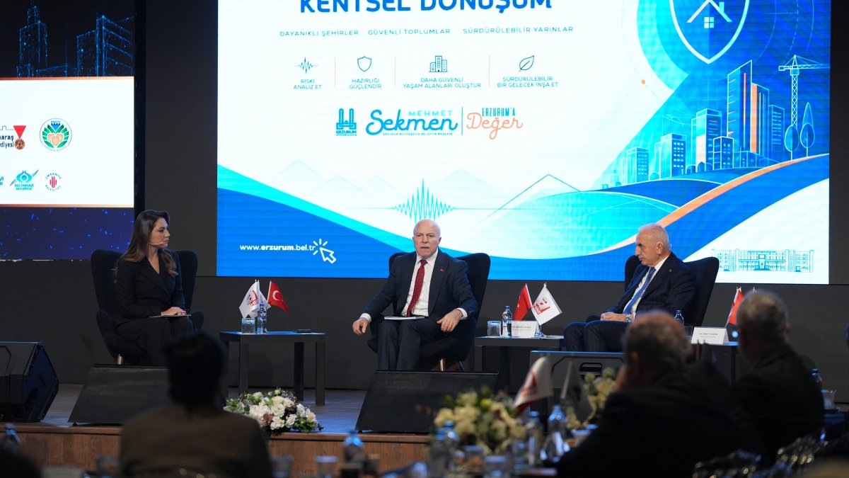 Erzurum Mayor Mehmet Sekmen and Ümraniye Mayor Ismet Yıldırım discuss urban renewal and disaster preparedness at the Brand Cities Summit in Istanbul, Oct. 21, 2026. (Handout)


  ( Hakan Akgün - Anadolu Ajansı )