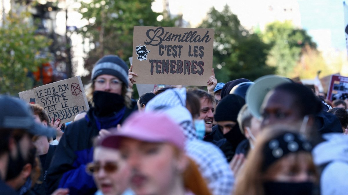 French Students Use Monuments to Protest Police Violence and School Conditions