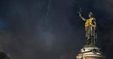 Heavy smoke surrounds the statue at Place de la Republique as clashes erupted during the high cost of living protests, Paris, France, Oct. 17, 2026. (AFP Photo)