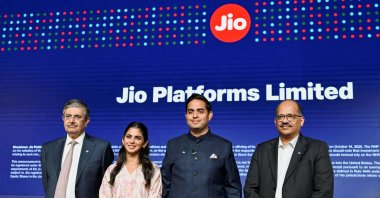 Uday Kotak, founder and non-executive director of Kotak Mahindra Bank; Isha Ambani, non-executive director of Jio Platforms Ltd.; Akash Ambani, chairperson of Reliance Jio Infocomm Ltd. and director of Reliance Retail Ventures Ltd.; and Pankaj Pawar, chief executive officer of Jio Platforms Ltd., pose for a picture during a Jio Platforms Ltd. IPO press conference, Mumbai, India, Oct. 15, 2026. (Reuters Photo)