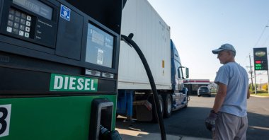 A truck is filled with diesel fuel at a gas station in Bayonne, New Jersey, U.S., Oct. 16, 2026. (AFP Photo)