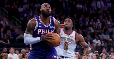 Philadelphia 76ers' LeBron James (L) looks to shoot the ball against New York Knicks' OG Anunoby during the fourth quarter at Madison Square Garden, New York City, U.S., Oct 20, 2026. (Reuters Photo)