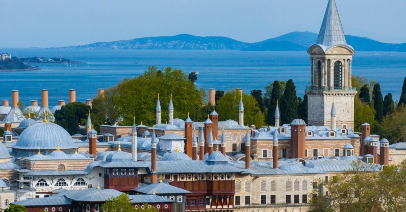 An aerial view of the Topkapı Palace, Istanbul, Türkiye. (Shutterstock Photo)