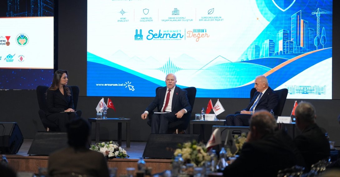 Erzurum Mayor Mehmet Sekmen and Ümraniye Mayor Ismet Yıldırım discuss urban renewal and disaster preparedness at the Brand Cities Summit in Istanbul, Oct. 21, 2026. (Handout)


  ( Hakan Akgün - Anadolu Ajansı )