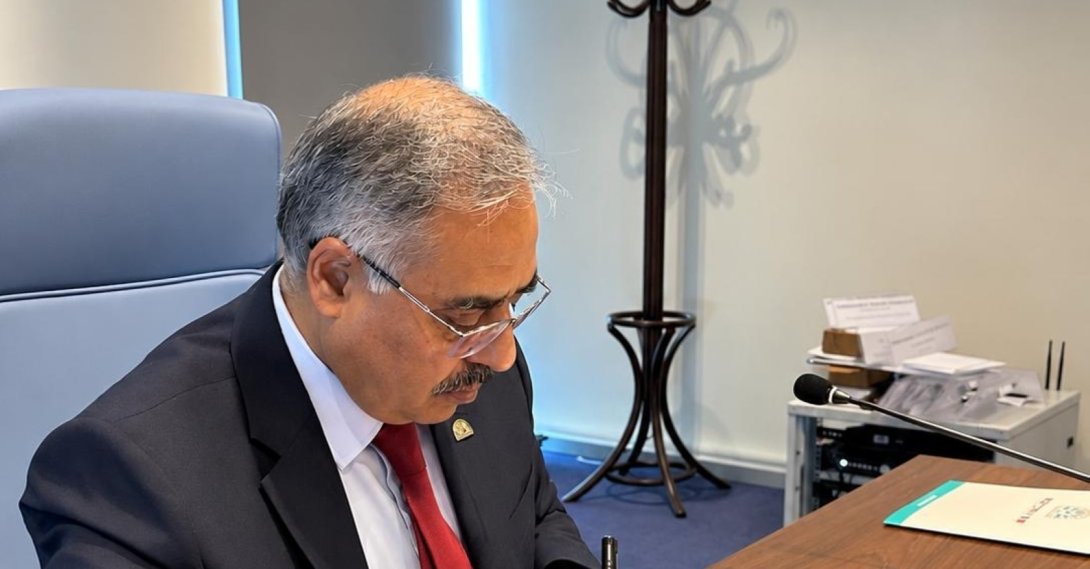 D-8 Secretary-General Sohail Mahmood signs the agreement, Istanbul, Oct. 21, 2026. (D-8 Handout)