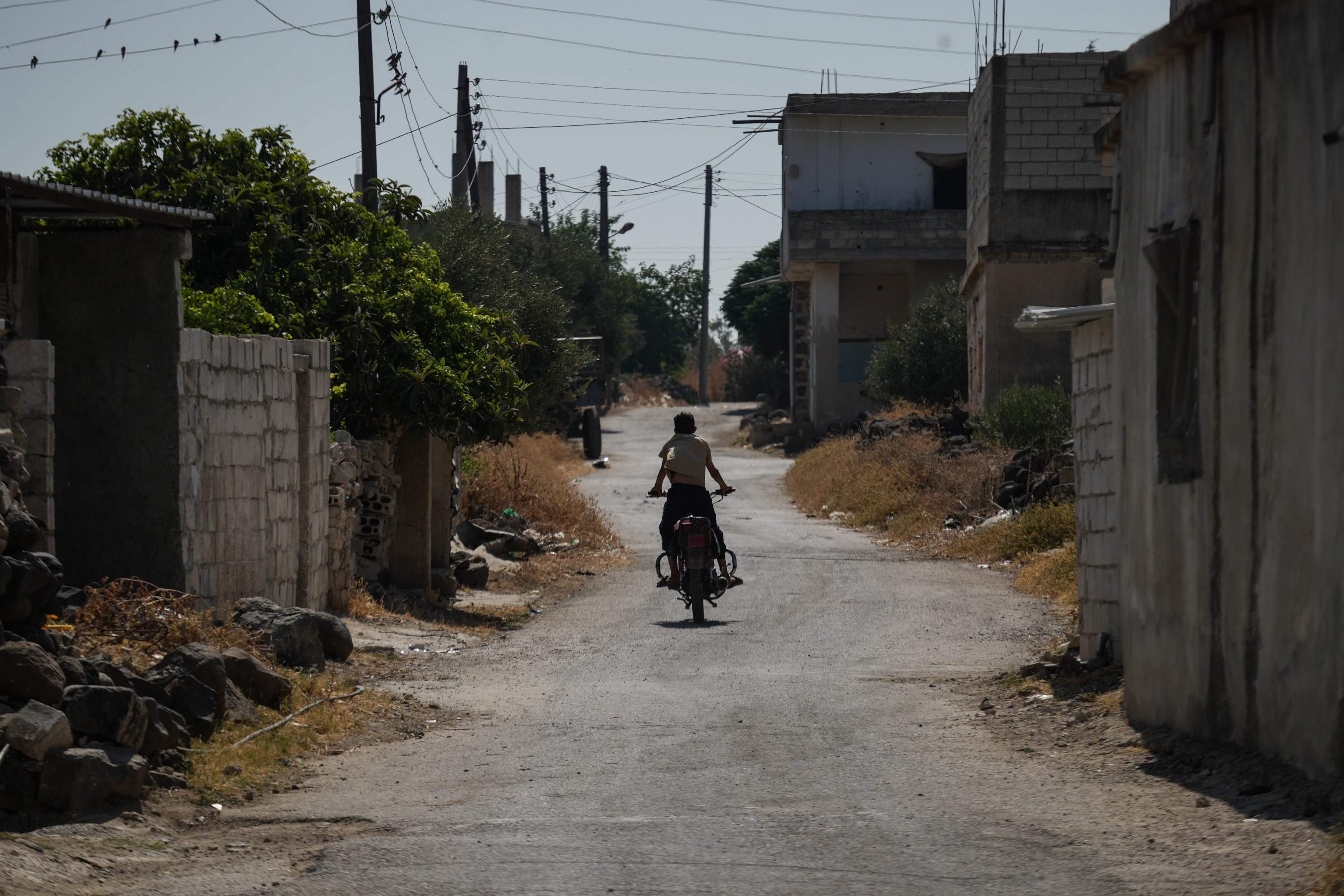 Israeli troops kill disabled civilian, abduct youth in S. Syria
