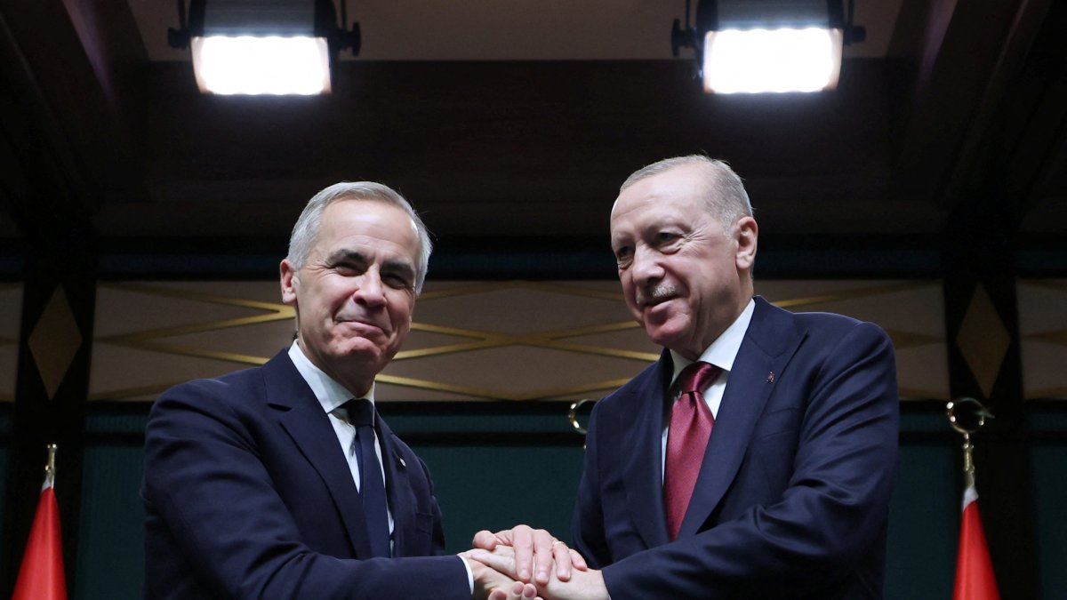 President Tayyip Erdoğan and Canadian Prime Minister Mark Carney shake hands during a press conference at the presidential palace in Ankara, Oct. 22, 2026. (Presidency Handout via Reuters)