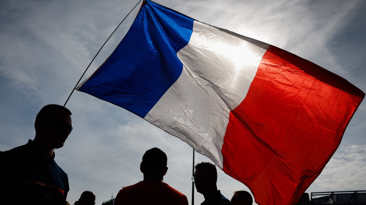 French Debt Risk Premium Hits 15-Year High Amid Fiscal and Political Concerns