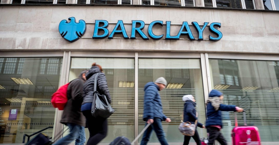 Pedestrians walk past a branch of Barclays bank in central London, U.K., Oct. 22, 2017. (AFP Photo)