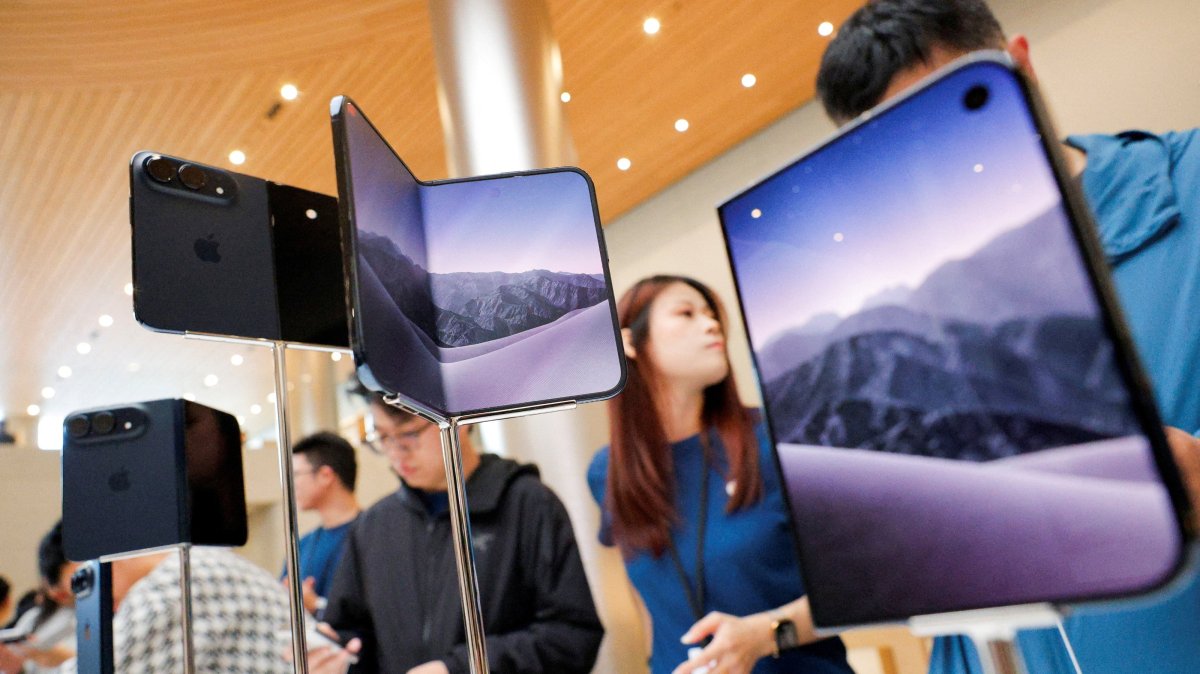 Apple's new foldable iPhone Duo phones are displayed at the Apple Jing’an Store in Shanghai as the phone goes on sale in Shanghai, China, Oct. 23, 2026. (Reuters Photo)