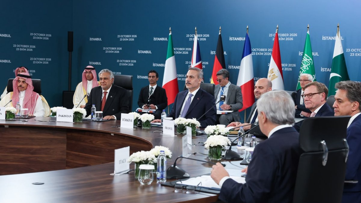 Foreign Minister Hakan Fidan hosts the R4 E3 Foreign Ministers' Meeting, bringing together Türkiye, Egypt, Pakistan, Saudi Arabia, Britain, Germany and France, with Italy also participating, Istanbul, Türkiye, Oct. 23, 2026. (AA Photo)