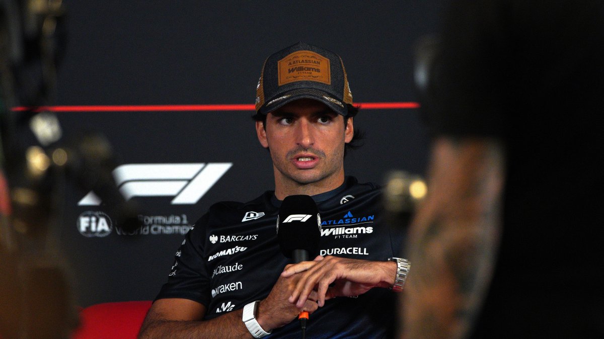 Williams driver Carlos Sainz Jr. responds to questions during Media Day for the Formula One United States Grand Prix, Austin, U.S., Oct. 22, 2026. (EPA Photo)