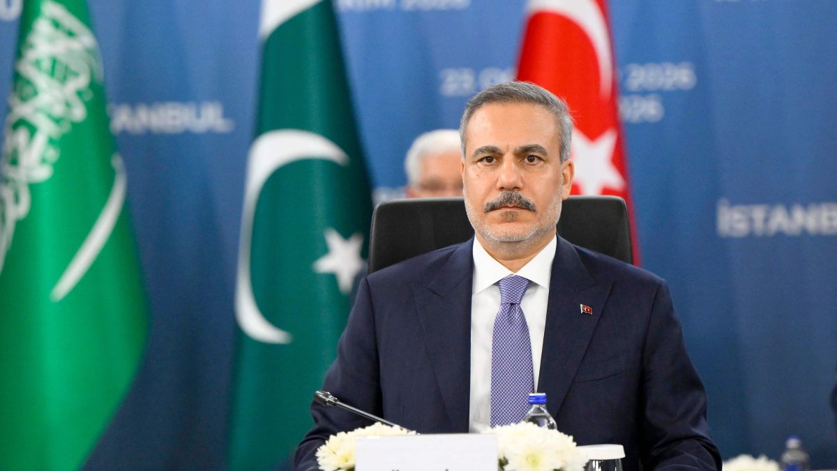 Foreign Minister Hakan Fidan attends the meeting of the top diplomats of the R4 mechanism (Türkiye, Egypt, Pakistan, and Saudi Arabia) and the European E3 mechanism (Britain, France and Germany) in Istanbul, Oct. 23, 2026. (AFP Photo)